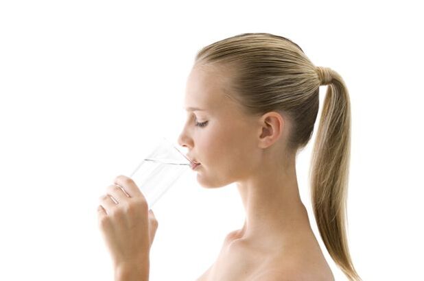 ดื่มน้ำเพื่อลดน้ำหนักที่บ้าน